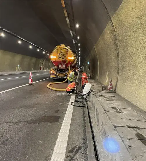 北京隧道排水渠清淤